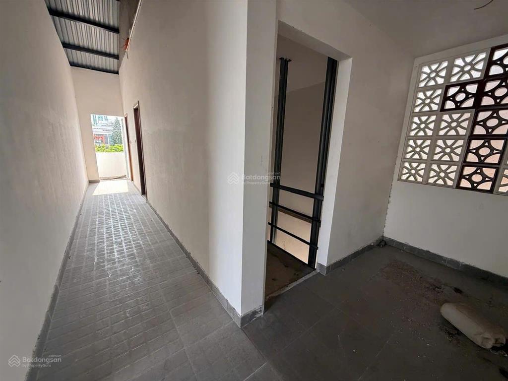 Cho thuê nhà và đất diện tích lớn, ngang rộng 23m, mặt tiền đường hoàng hoa thám, phường nha trang.