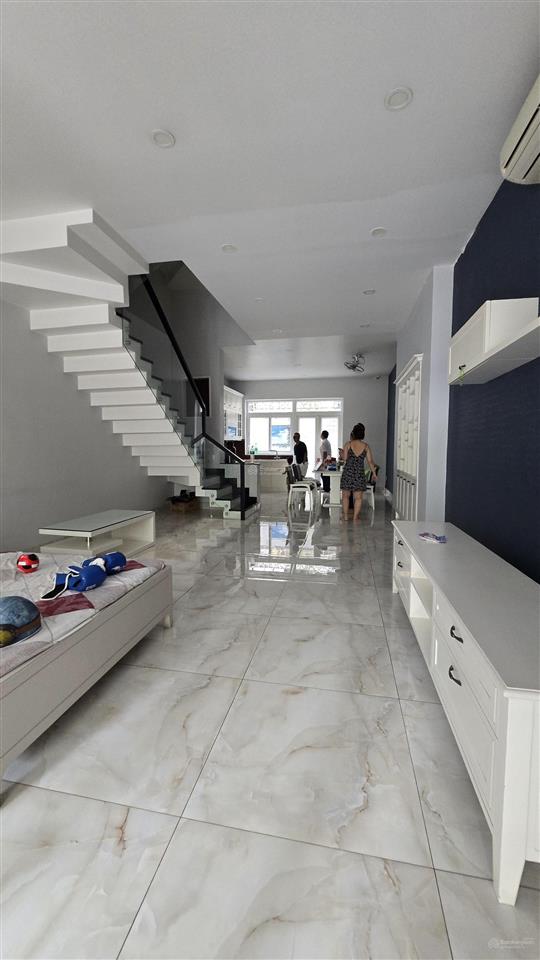 Cho thuê nhà khu vip 295 tân kỳ tân quý, dt 5x20m đúc 3 lầu full nội thất giá 25tr