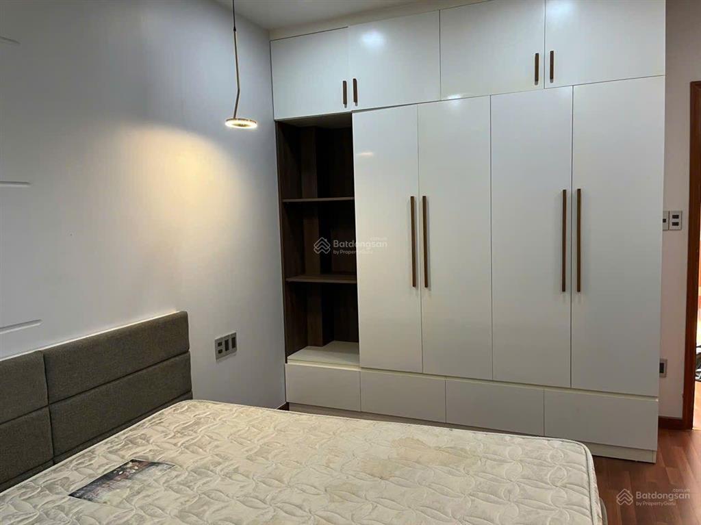 Nhà cho thuê 1/ đường nguyễn hữu dật .p.tây thạnh,dt 4x20m 1 lửng 3 lầu fun nội thất giá 28tr/1 t