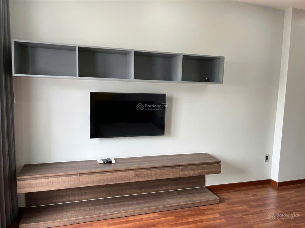 Nhà cho thuê 1/ đường nguyễn hữu dật .p.tây thạnh,dt 4x20m 1 lửng 3 lầu fun nội thất giá 28tr/1 t