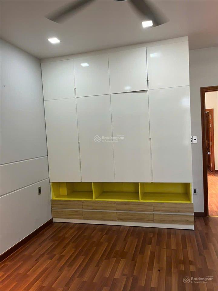 Nhà cho thuê 1/ đường nguyễn hữu dật .p.tây thạnh,dt 4x20m 1 lửng 3 lầu fun nội thất giá 28tr/1 t