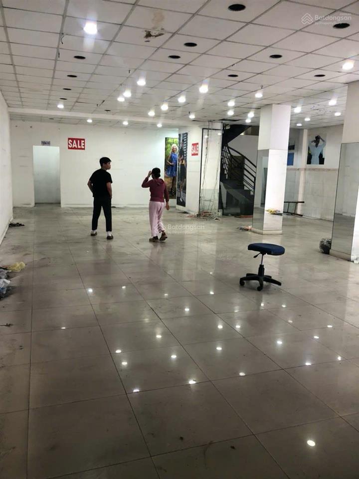 Cho thuê nhà mặt tiền 631 đường lũy bán bích, quận tân phú. dt 9x20m cấp 4 trống suốt giá chỉ 55tr