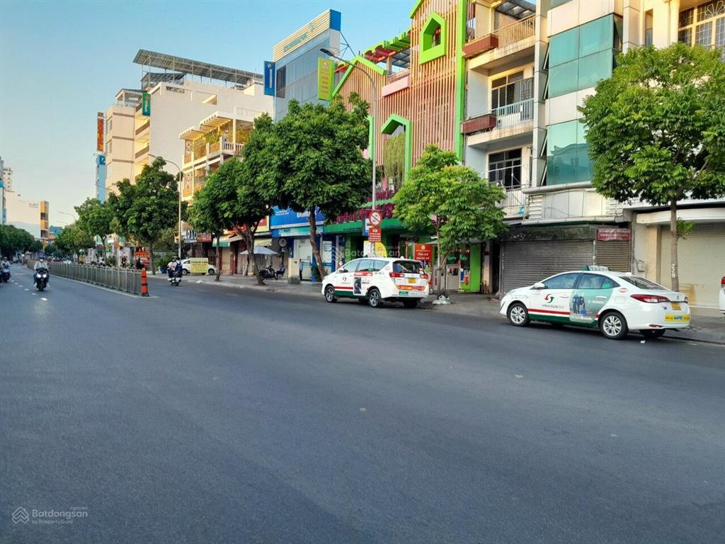 Cho thuê nhà mặt tiền 631 đường lũy bán bích, quận tân phú. dt 9x20m cấp 4 trống suốt giá chỉ 55tr