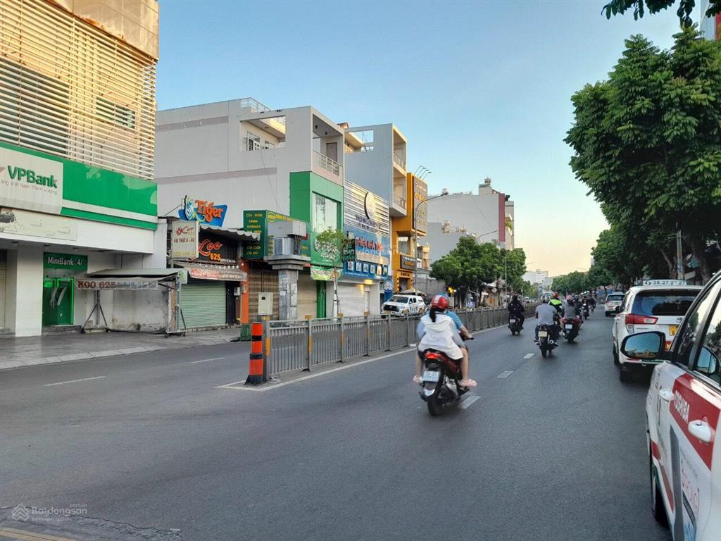 Cho thuê nhà mặt tiền 631 đường lũy bán bích, quận tân phú. dt 9x20m cấp 4 trống suốt giá chỉ 55tr