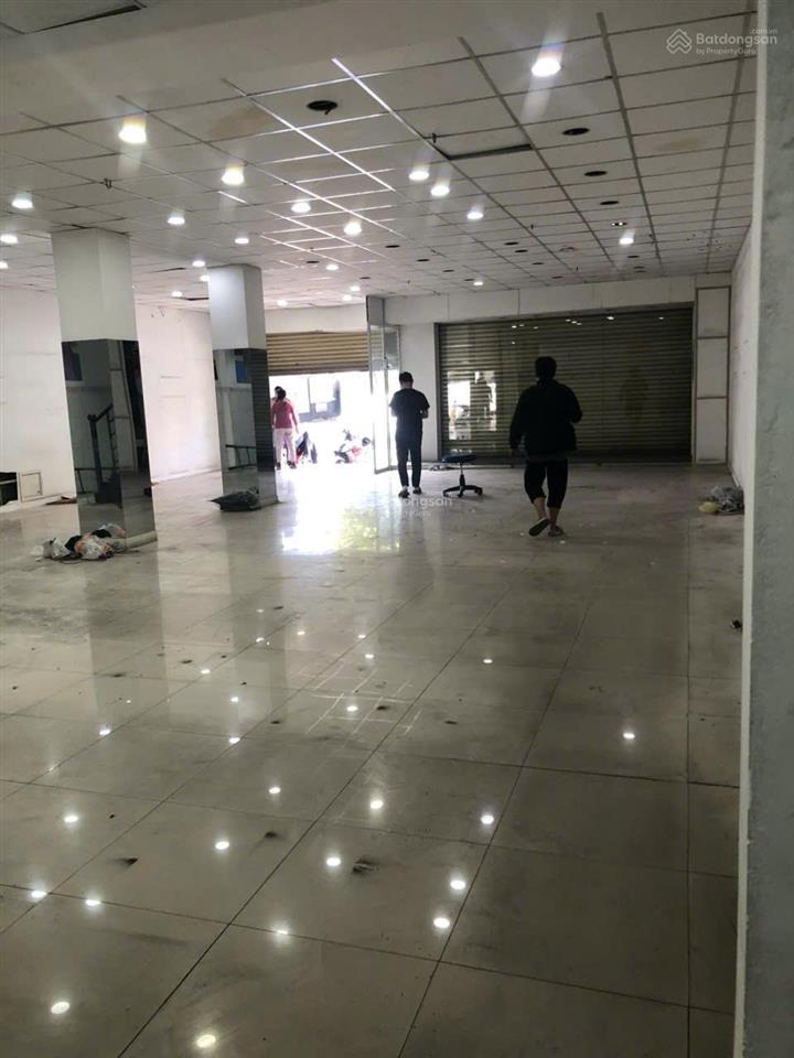 Cho thuê nhà mặt tiền 631 đường lũy bán bích, quận tân phú. dt 9x20m cấp 4 trống suốt giá chỉ 55tr