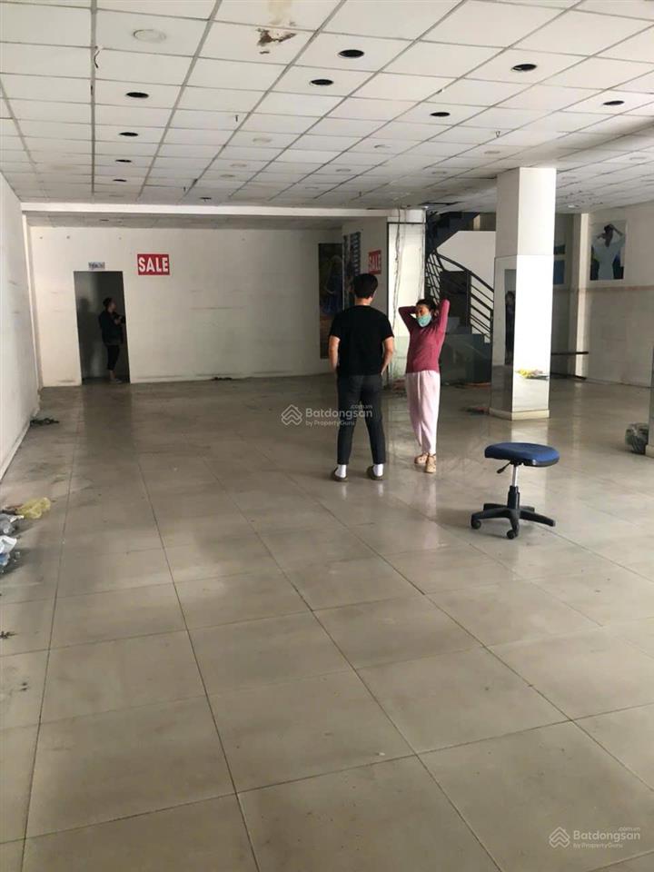 Cho thuê nhà mặt tiền 631 đường lũy bán bích, quận tân phú. dt 9x20m cấp 4 trống suốt giá chỉ 55tr