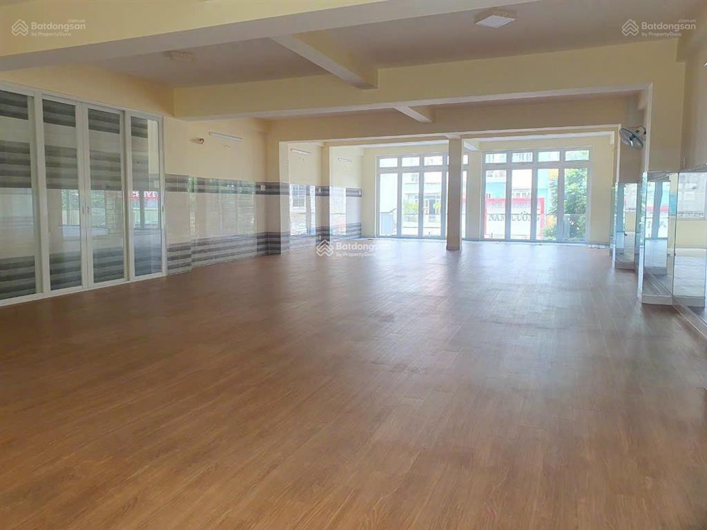 Cho thuê nhà mặt tiền đường hậu giang, q6. dt 8x25m, 6 lầu, thang máy giá 79tr,  0907 448 ***