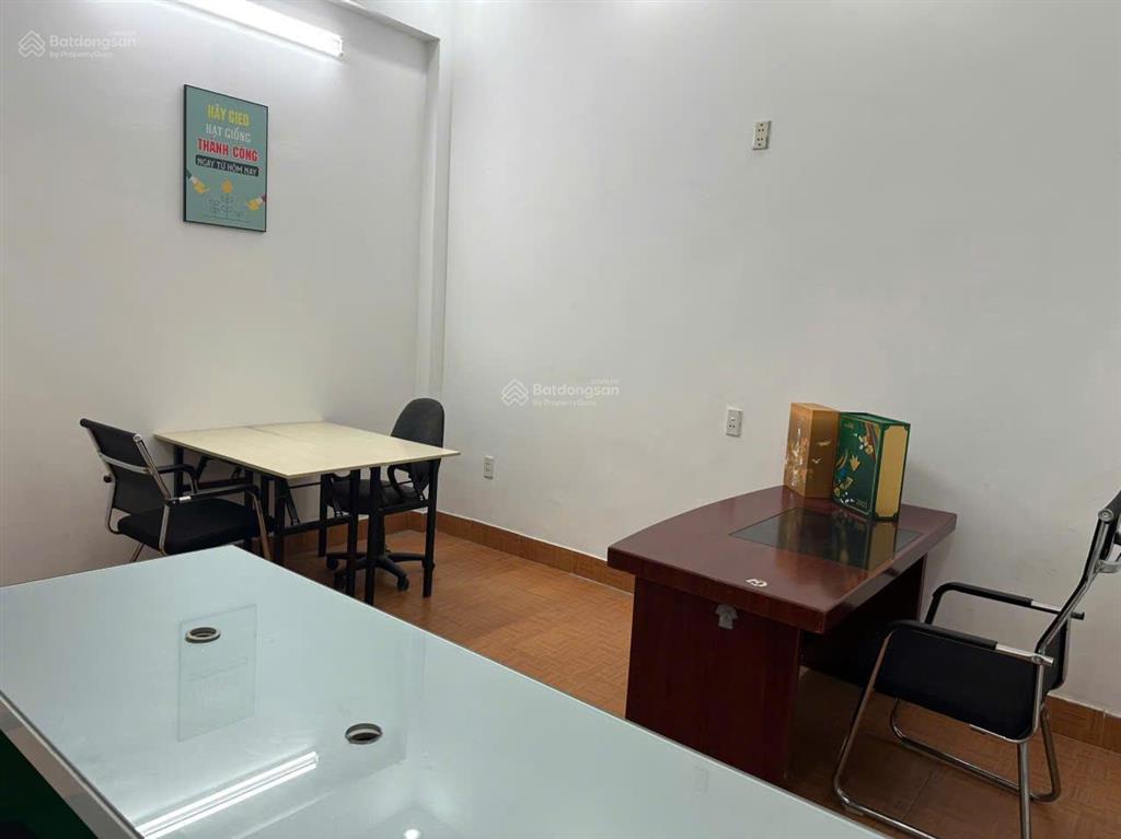 Cho thuê văn phòng từ 18m2 mặt phố nguyễn ngọc vũ, giá hời khu.