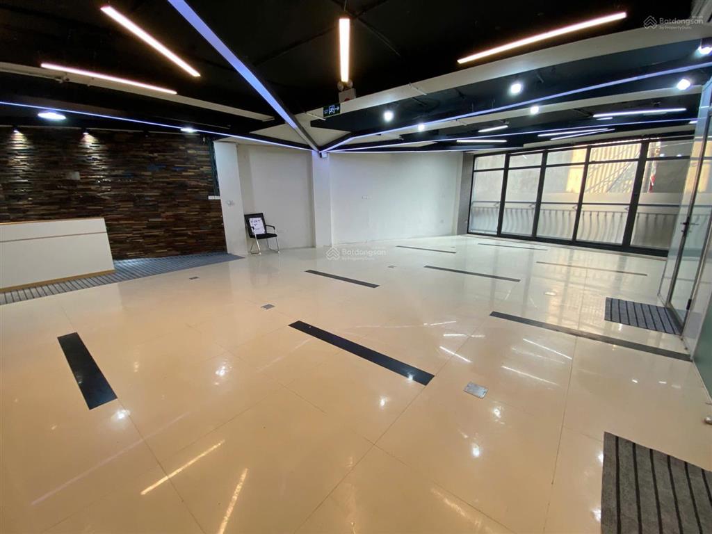 Chính chủ cho thuê văn phòng mặt phố đường láng  ngã tư sở, đống đa, hà nội, tầng 2 giá cực tốt