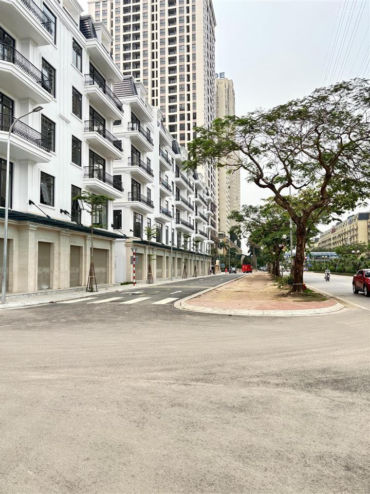 Cho thuê shophouse the charm  hà đông  dt 110m2, 5t, mt góc, lấy 23 căn đập thông đều được.