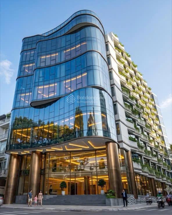 Cho thuê toà nhà mp nguyễn chí thanh đê la thành, vành đai 1 đường mới. dtsd 700m2, 6t nổi, 1 hầm.