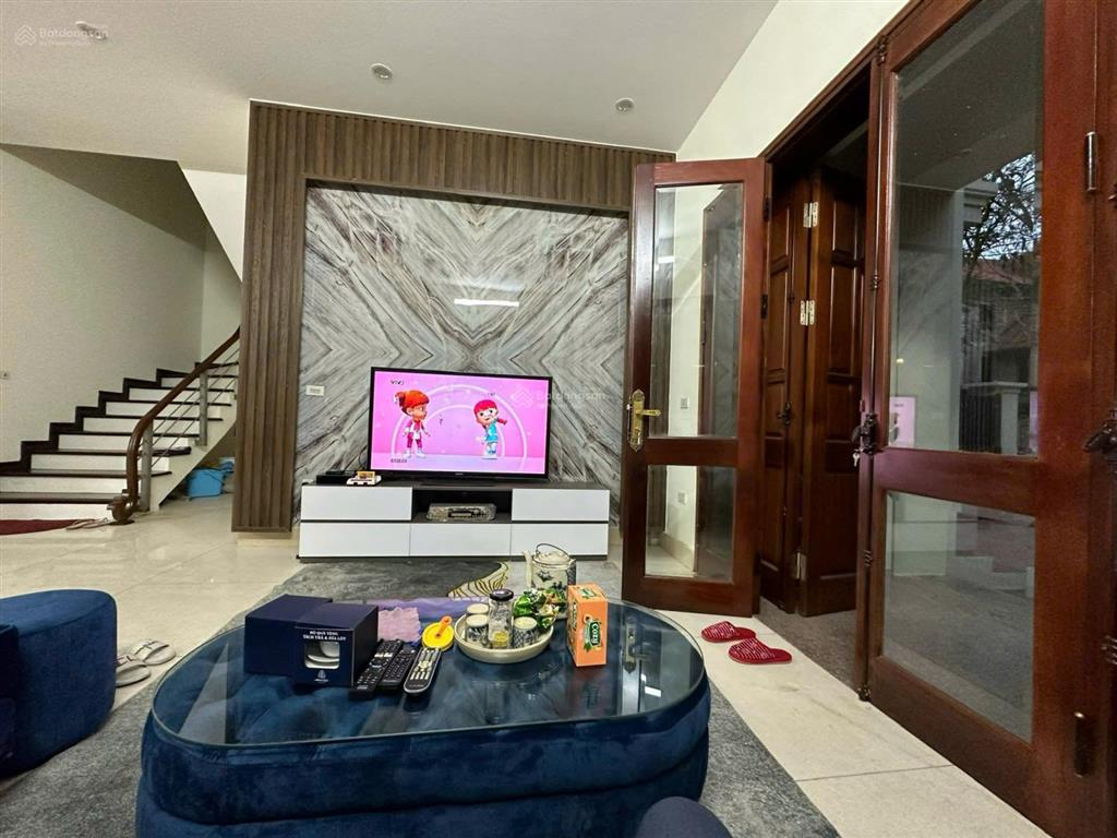 Cho thuê biệt thự kđt quang minh khuôn viên 363m2 dtxd 120m2 x 4 tầng đầy đủ nội thất