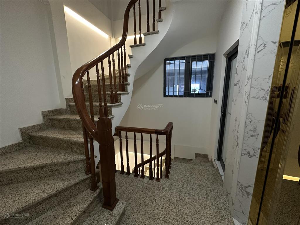 Cho thuê nhà liền kề đủ nội thất 55m2 x 6 tầng thang máy, ô tô đỗ cửa