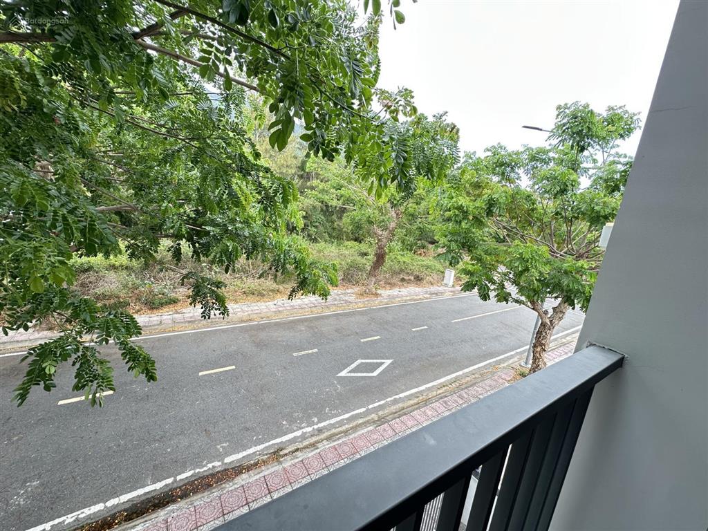Cho thuê căn nhà liền kề tại kđt golden bay hưng thịnh, đối diện bãi dài, cam lâm, khánh hoà