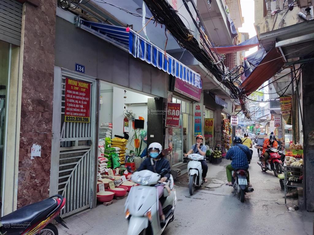 Phòng 4m2 (vệ sinh chung) ở tầng lửng giá 850k/1 tháng, ngay sát lương thế vinh, có đồ đạc