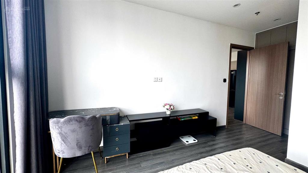 Chính chủ cần bán gấp cc 2ng tại khu ruby, 71m2, nội thất cao cấp, view thoáng   0819 328 ***