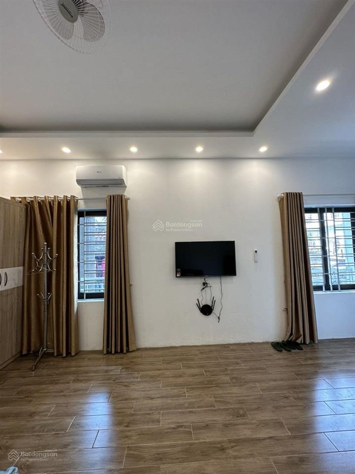 Cho thuê ccmn 45m2 full đồ mới tại ngõ 402 ngô gia tự, gần chợ diêm gỗ. giá 05 triệu/ tháng