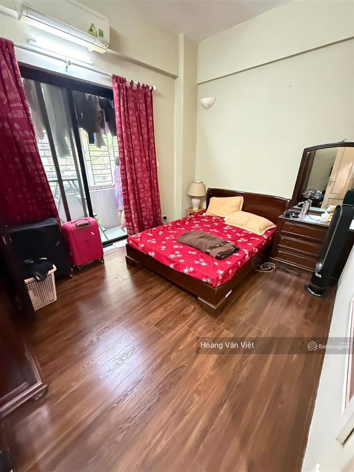 Cho thuê chcc 2 phòng ngủ rất đẹp và thoáng cạnh hồ hoàng cầu, phường đống đa, hn