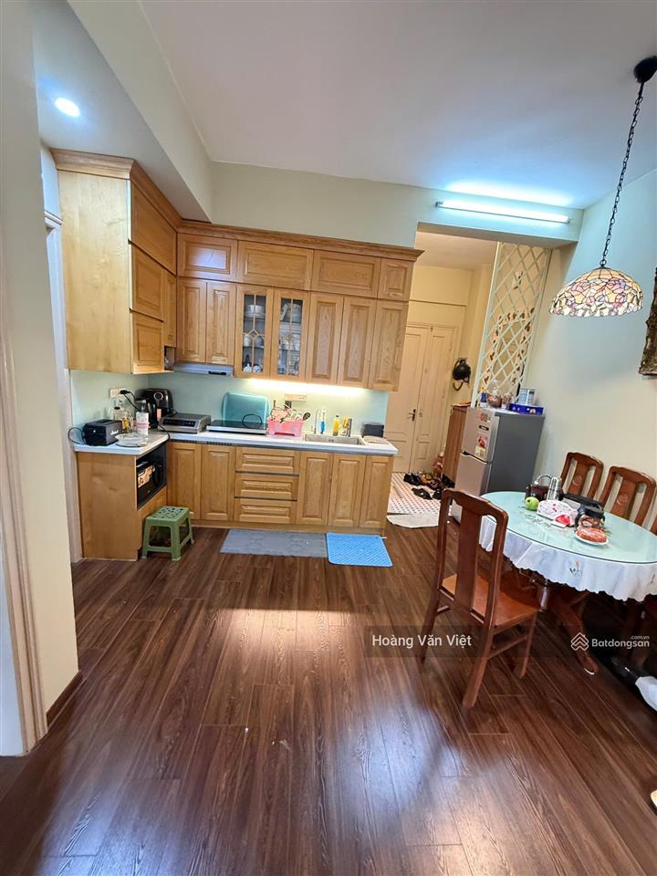 Cho thuê chcc 2 phòng ngủ rất đẹp và thoáng cạnh hồ hoàng cầu, phường đống đa, hn