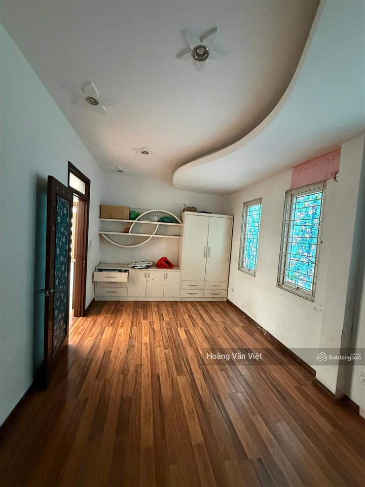 Cho thuê nhà riêng 3 tầng rất đẹp và thoáng tại phố tân ấp, quận ba đình, hn