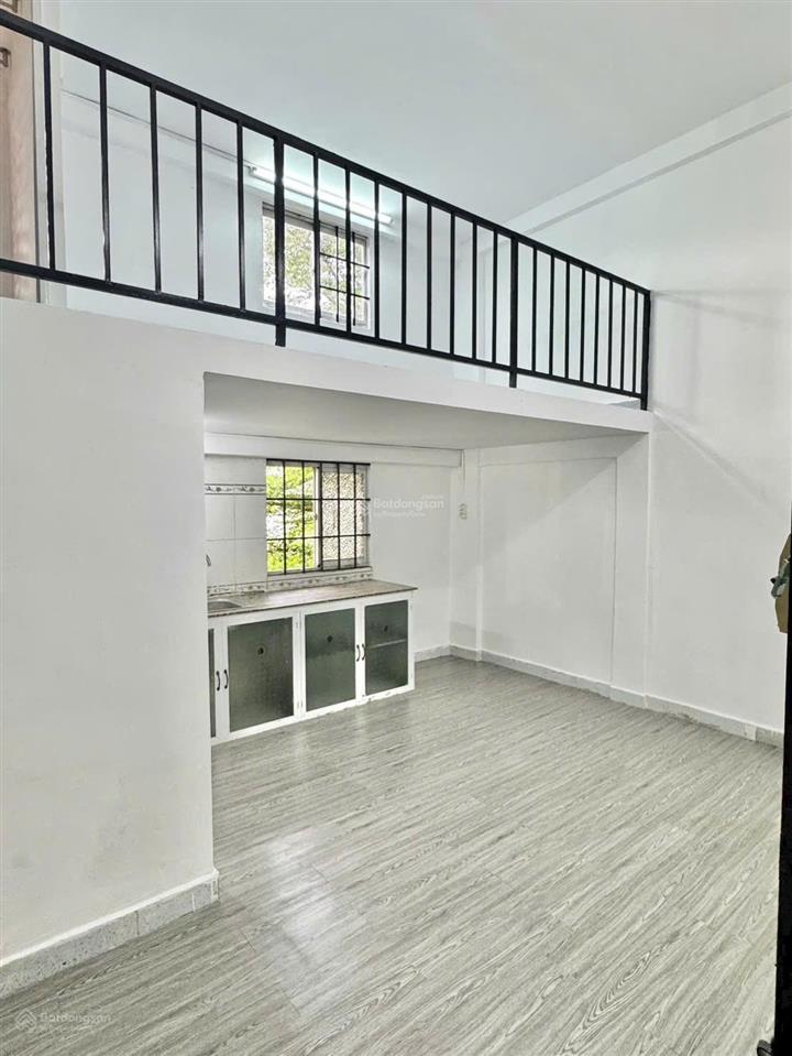 Căn hộ becamex hòa lợi. có sổ hồng, giá 385 triệu. đã đủ 5 năm rồi. toàn quốc mua được