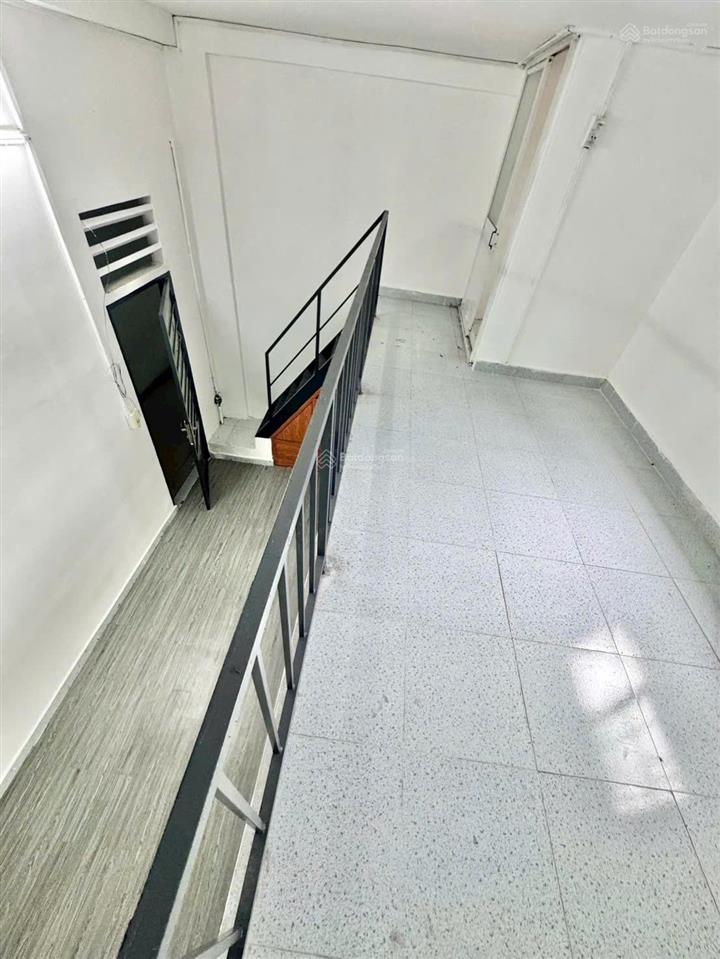 Căn hộ becamex hòa lợi. có sổ hồng, giá 385 triệu. đã đủ 5 năm rồi. toàn quốc mua được