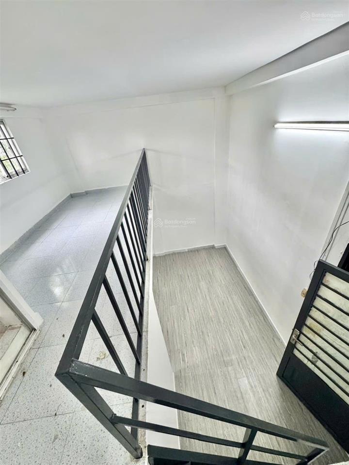 Căn hộ becamex hòa lợi. có sổ hồng, giá 385 triệu. đã đủ 5 năm rồi. toàn quốc mua được