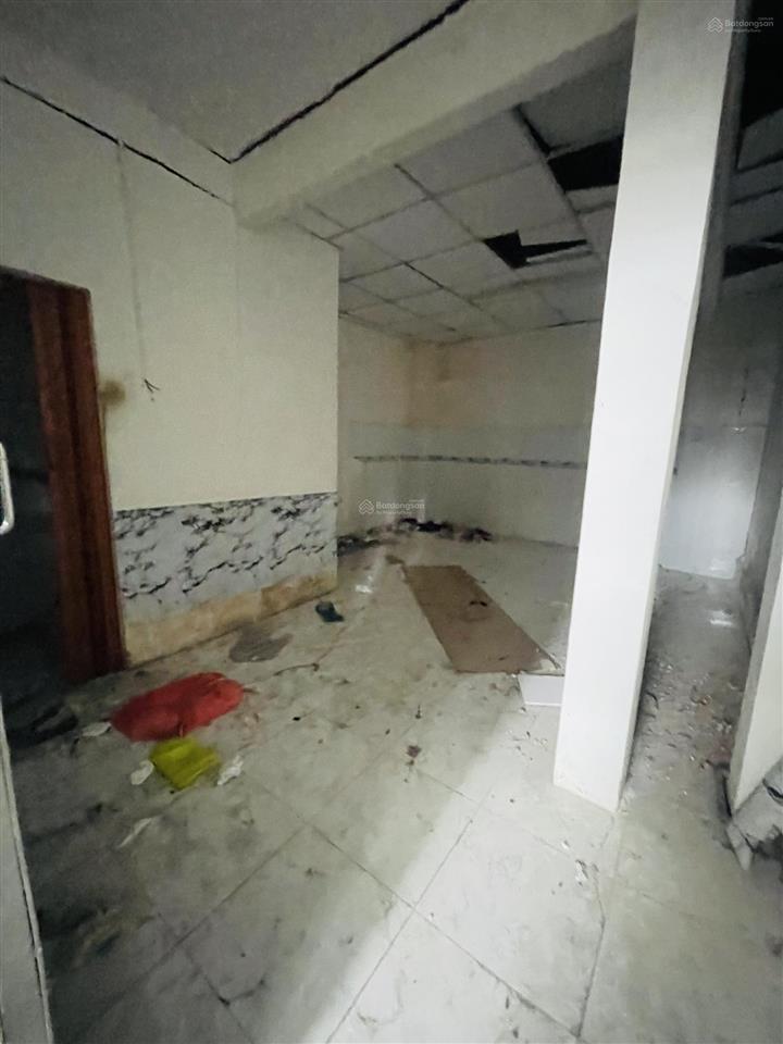 Cho thuê kho 66m2, 1 trệt 1 lầu, 211 nguyễn xí, cạnh bến xe miền đông