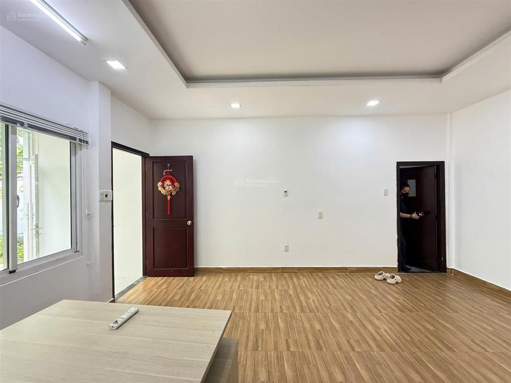 Cho thuê phòng trống làm văn phòng ngay ga và ngã tư thủ đức