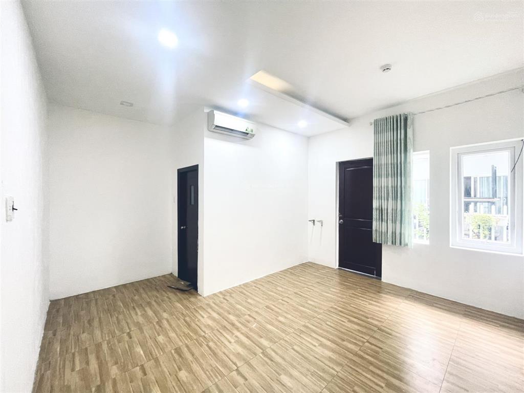 Cho thuê phòng trống làm văn phòng ngay ga và ngã tư thủ đức