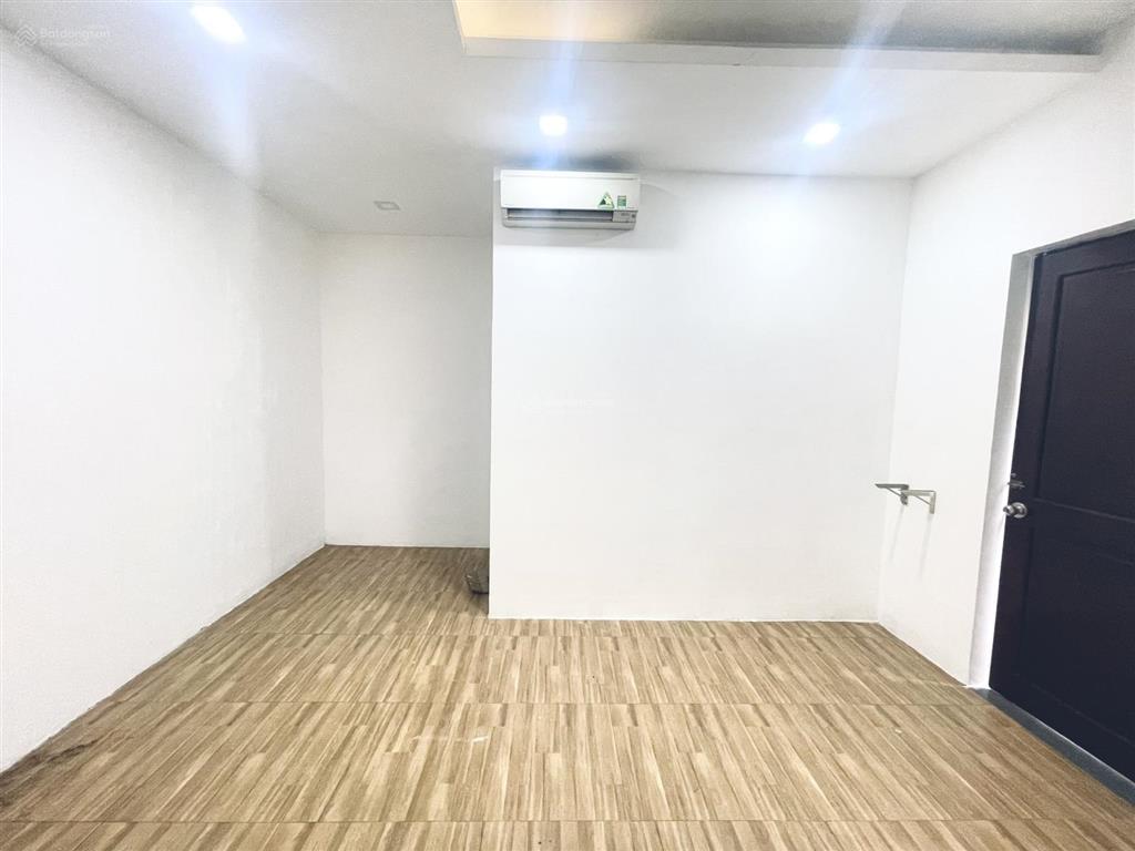 Cho thuê phòng trống làm văn phòng ngay ga và ngã tư thủ đức