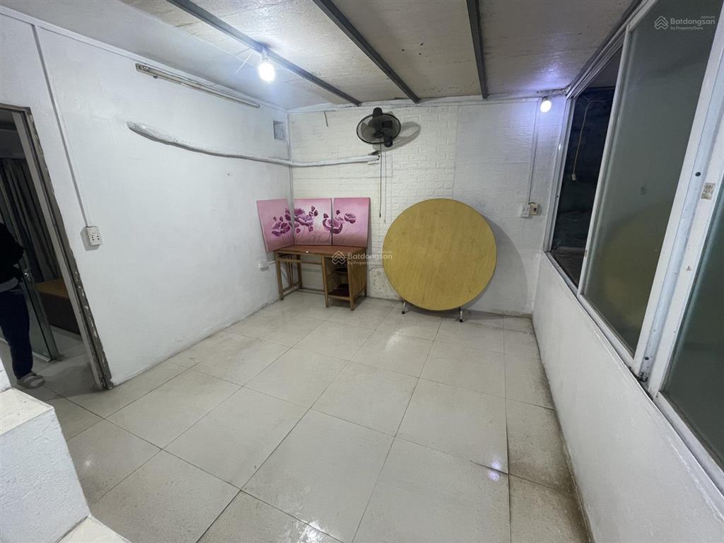 Cho thuê căn hộ tập thể ngọc khánh