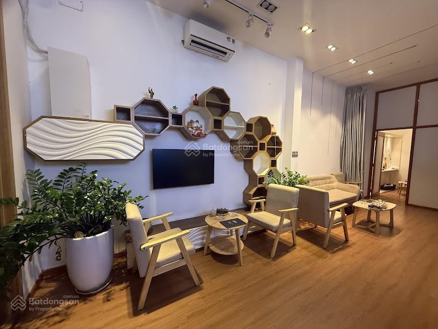 Siêu phẩm mặt tiền q.10  ngang 5m hiếm có  đang có sẵn dòng tiền spa cao cấp!