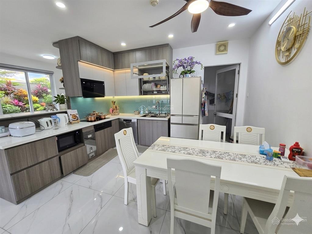 Chị dung chuyển công tác hà nội cần bán lại căn hộ 135,7m2 quận bình thạnh