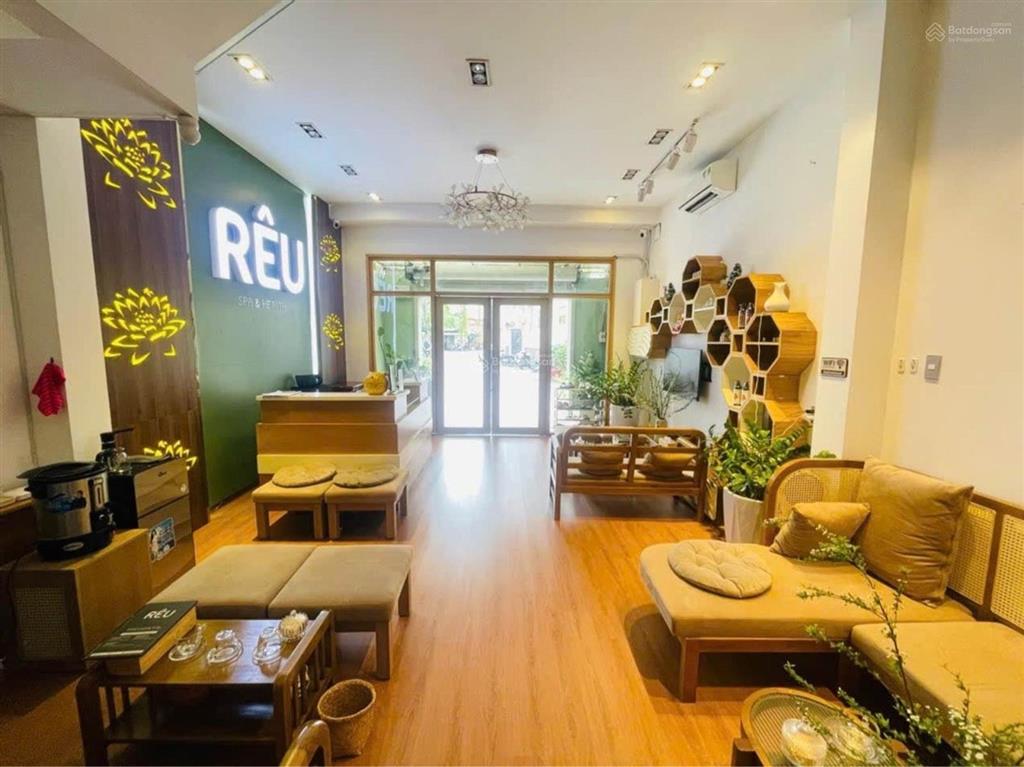 Một chiếc spa 4 tầng xinh đẹp gần vạn hạnh mall quận 10
