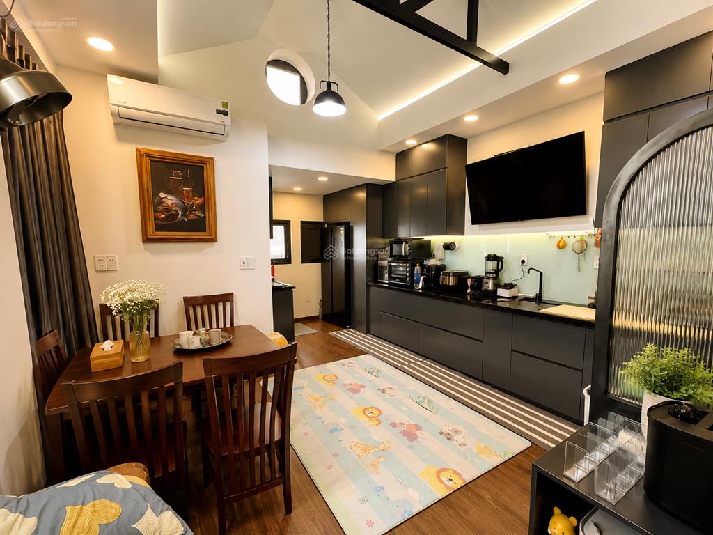 Một ngôi nhà 75m2 ấn tượng tại khu thời trang lê văn sỹ và nguyễn trọng tuyển