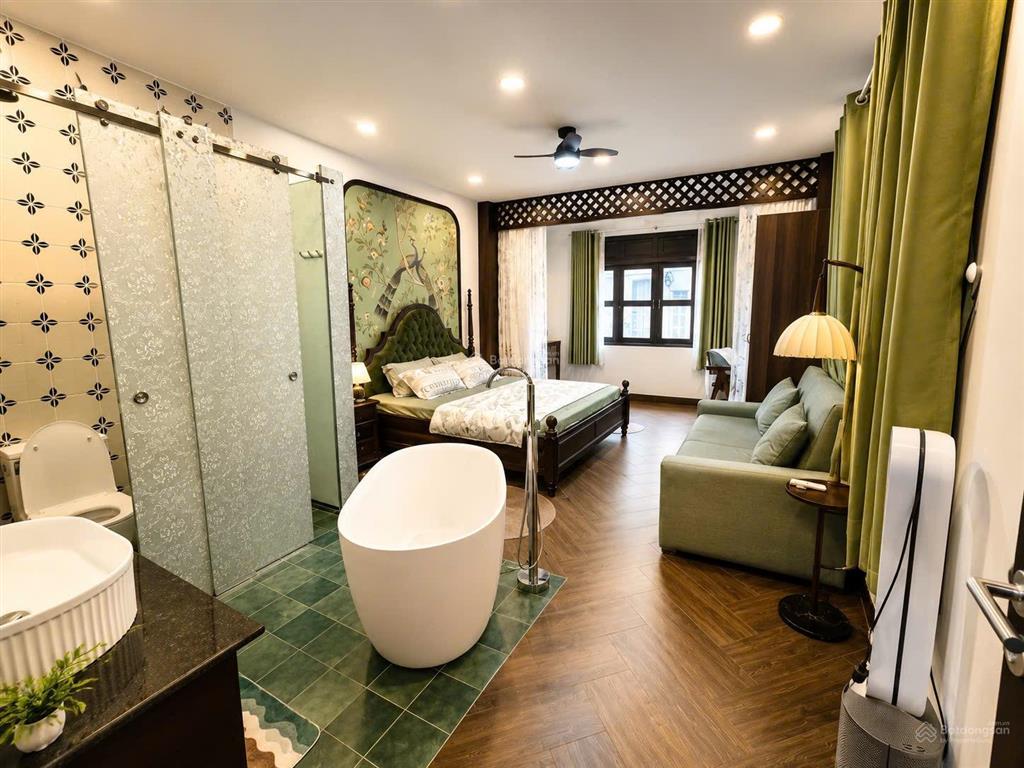 Một ngôi nhà 75m2 ấn tượng tại khu thời trang lê văn sỹ và nguyễn trọng tuyển
