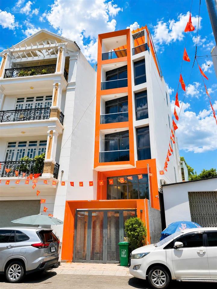 Building mặt tiền kinh doanh quận 1 hiếm có trục trần quang khải