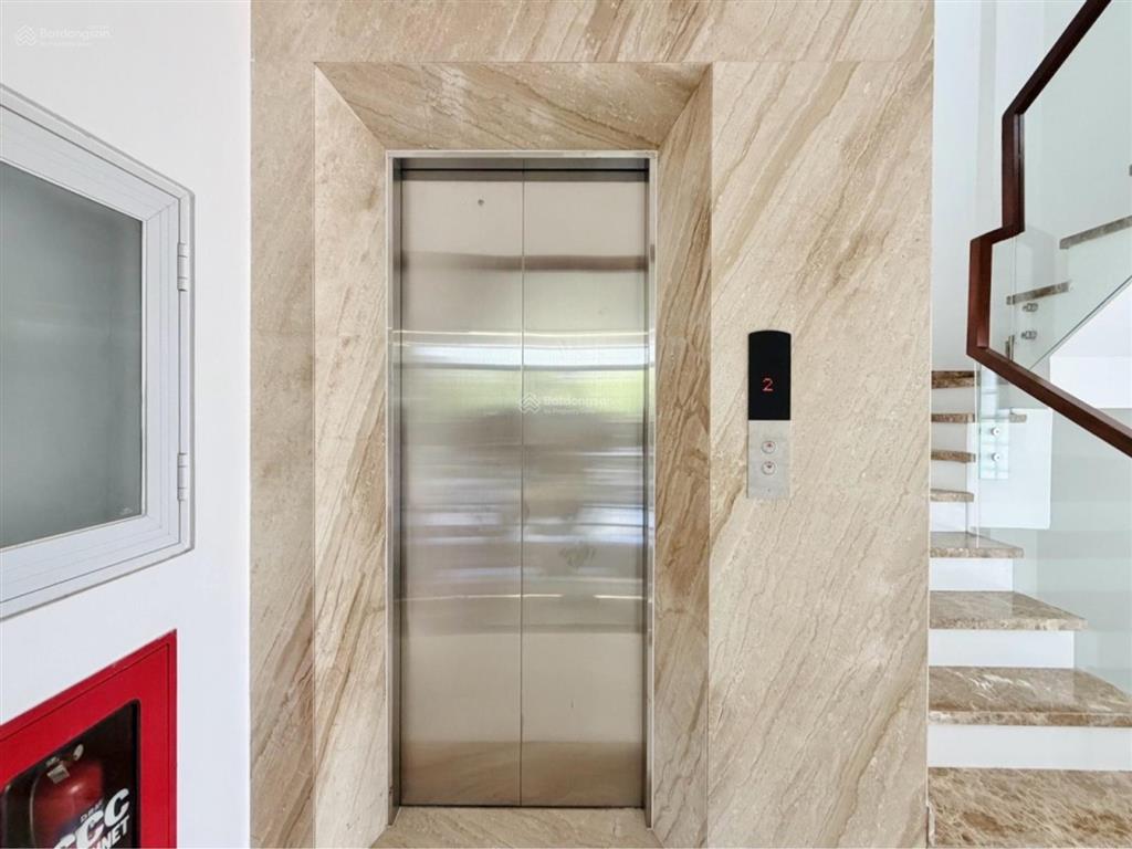 Building mặt tiền kinh doanh quận 1 hiếm có trục trần quang khải