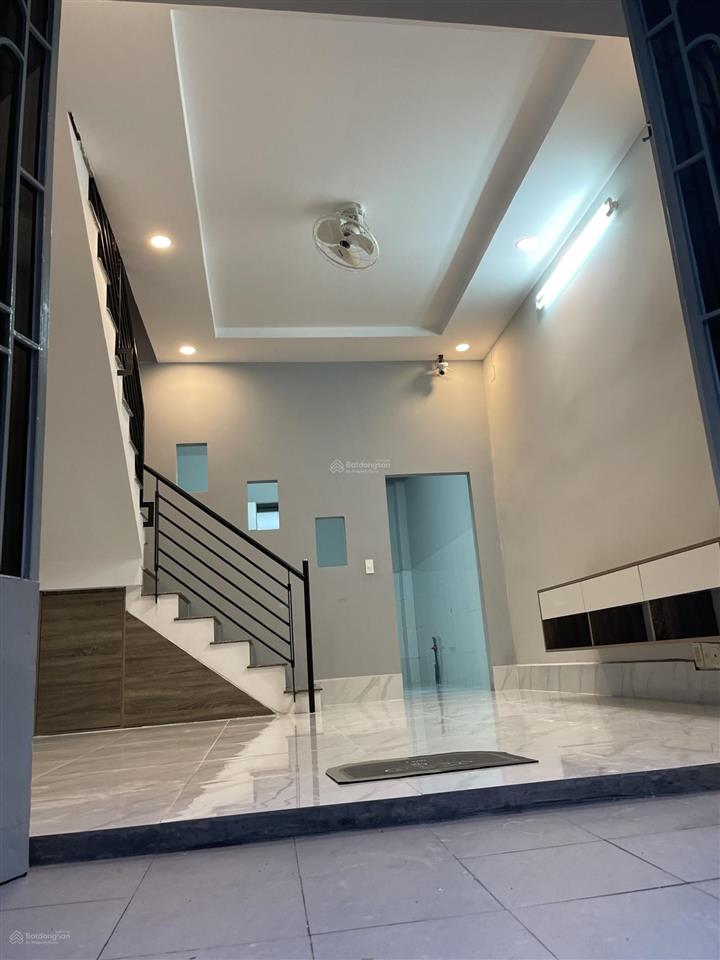 Nhà đẹp tân phú  gần chợ trần văn ơn  40m  2 tầng  chỉ 4.5 tỷ