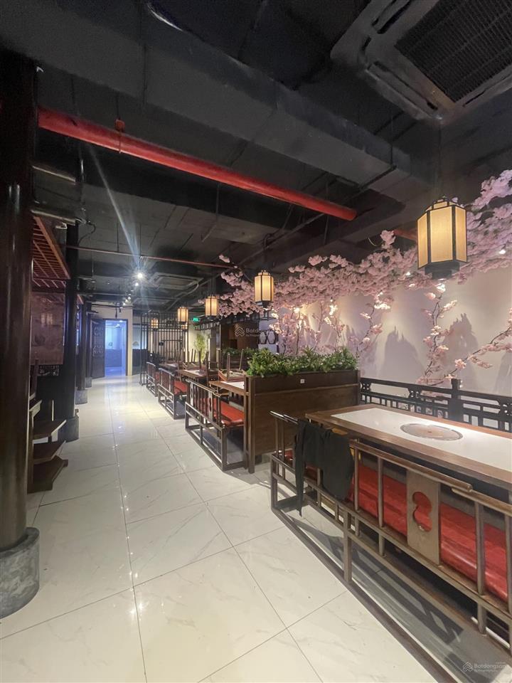 Nhà hàng, cafe quá đẹp ạ! 280m2 mặt tiền 10m phố giảng võ  70tr/th