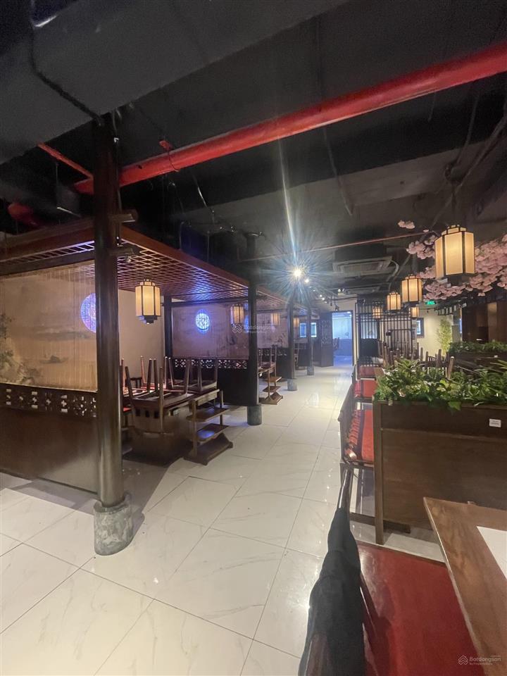 Nhà hàng, cafe quá đẹp ạ! 280m2 mặt tiền 10m phố giảng võ  70tr/th