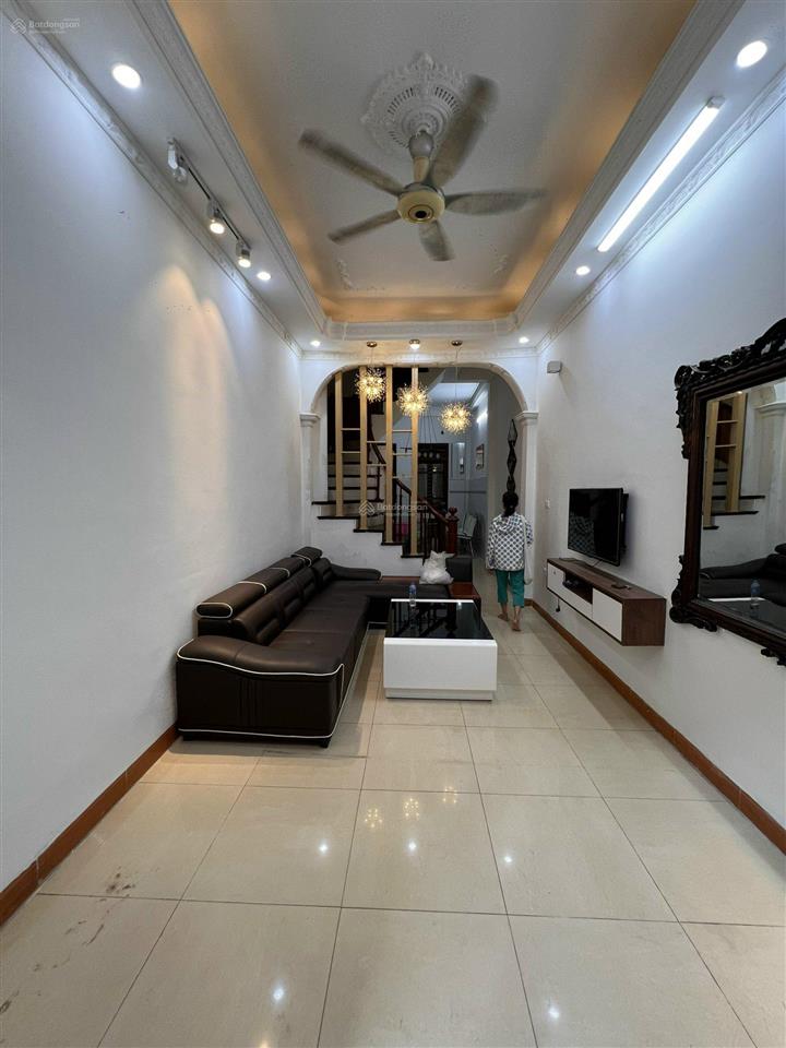 Cho thuê nhà nguyên căn phố bạch mai 42m2 x 4 tầng chia 4 ngủ đủ đồ