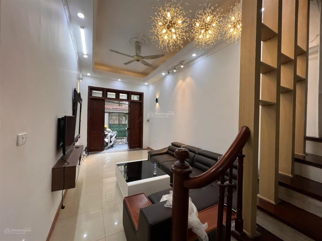 Cho thuê nhà nguyên căn phố bạch mai 42m2 x 4 tầng chia 4 ngủ đủ đồ
