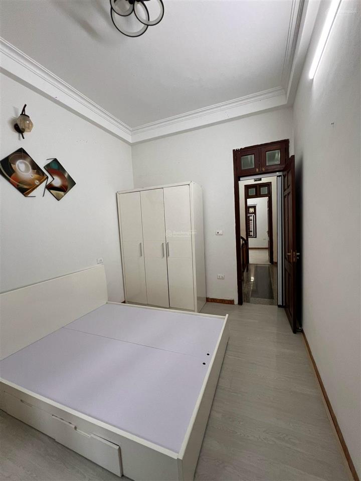 Cho thuê nhà nguyên căn phố bạch mai 42m2 x 4 tầng chia 4 ngủ đủ đồ
