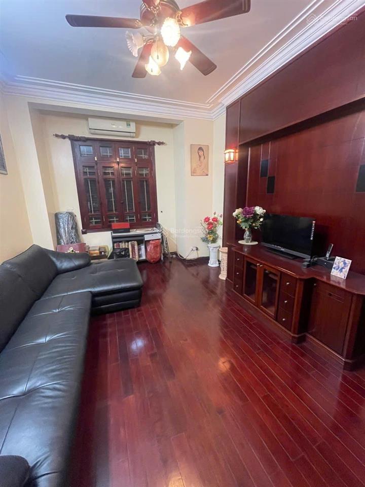 Cho thuê nhà phố nguyễn đình chiểu  nguyễn du 60m2 x 4,5 tầng  5 ngủ có đồ  16tr/th