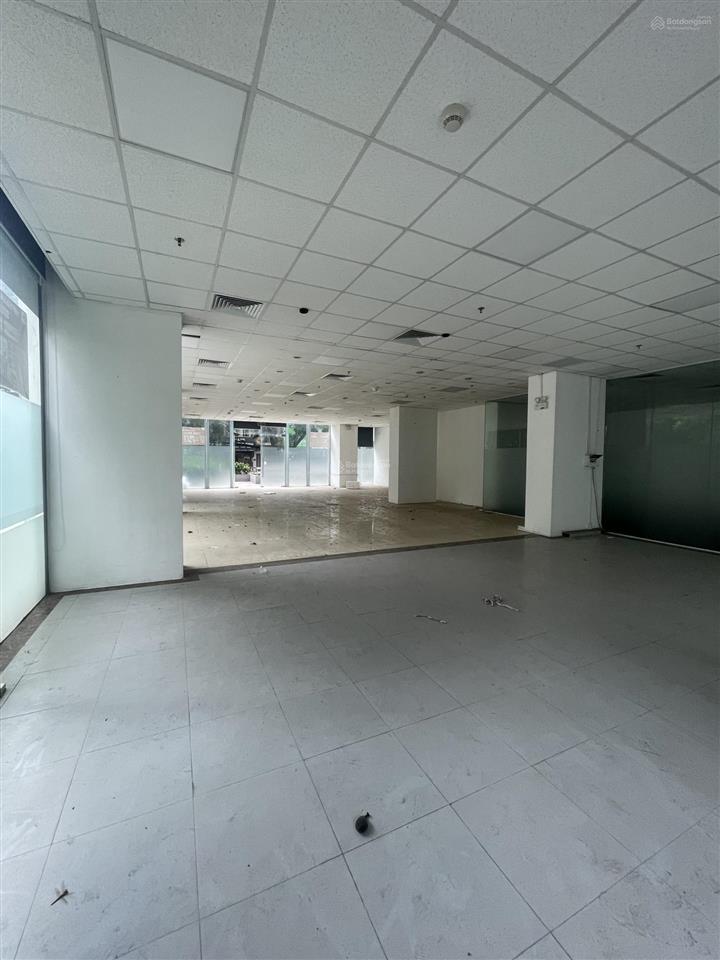 Phố minh khai  tam trinh 500m2 mặt tiền 18m showroom, ngân hàng quá đỉnh  180tr/th