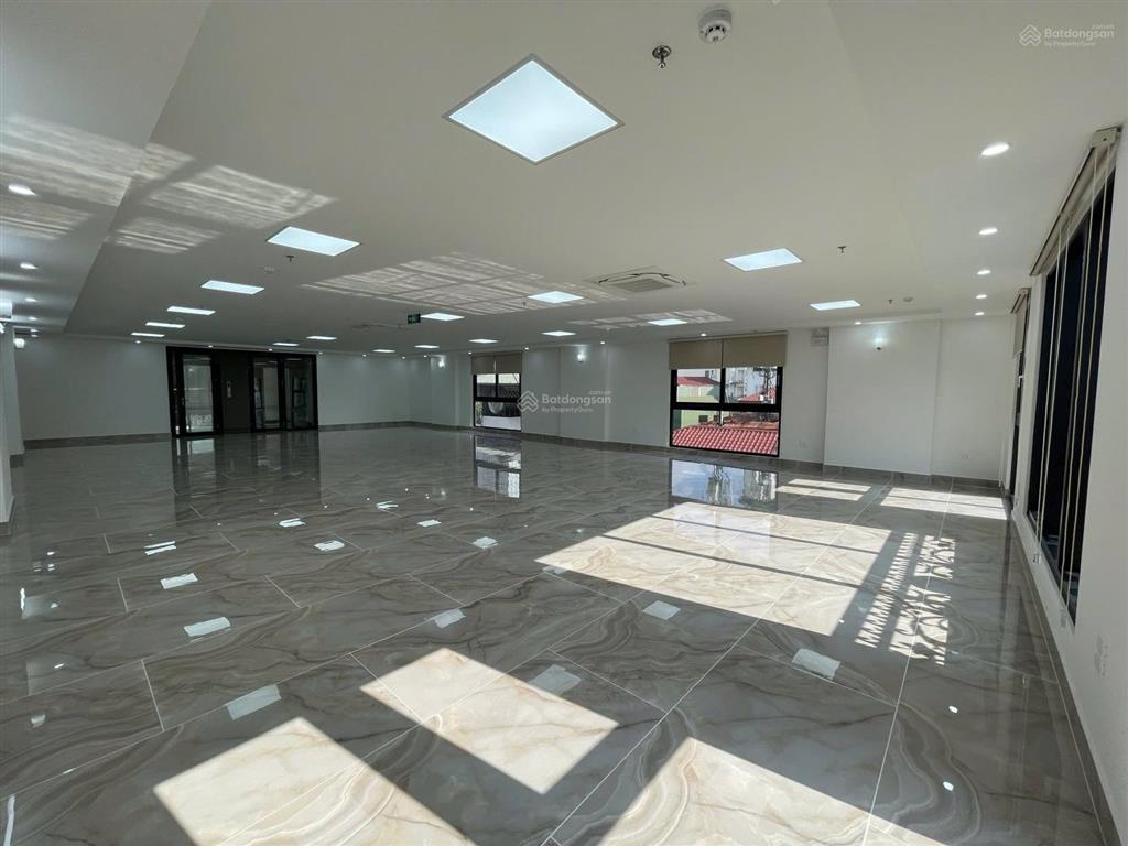 Phố lò đúc sử dụng 350m2 mặt tiền 7,5m  ngân hàng, spa, showroom cực đẹp  120tr/th