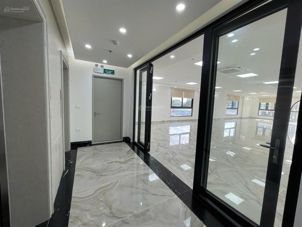 Phố lò đúc sử dụng 350m2 mặt tiền 7,5m  ngân hàng, spa, showroom cực đẹp  120tr/th