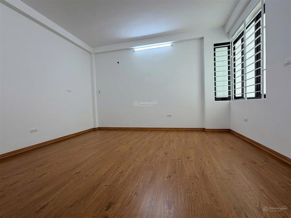 Nhà phố núi trúc 32m2 x 6 tầng  5 ngủ chỉ 1 nhà ra phố  16tr/th